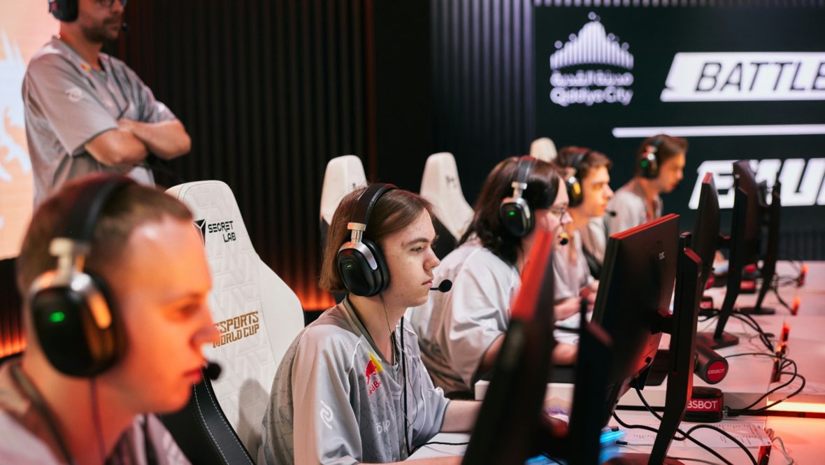 Сенсация на старте Esports World Cup 2026: Team Spirit уступает JiJieHao